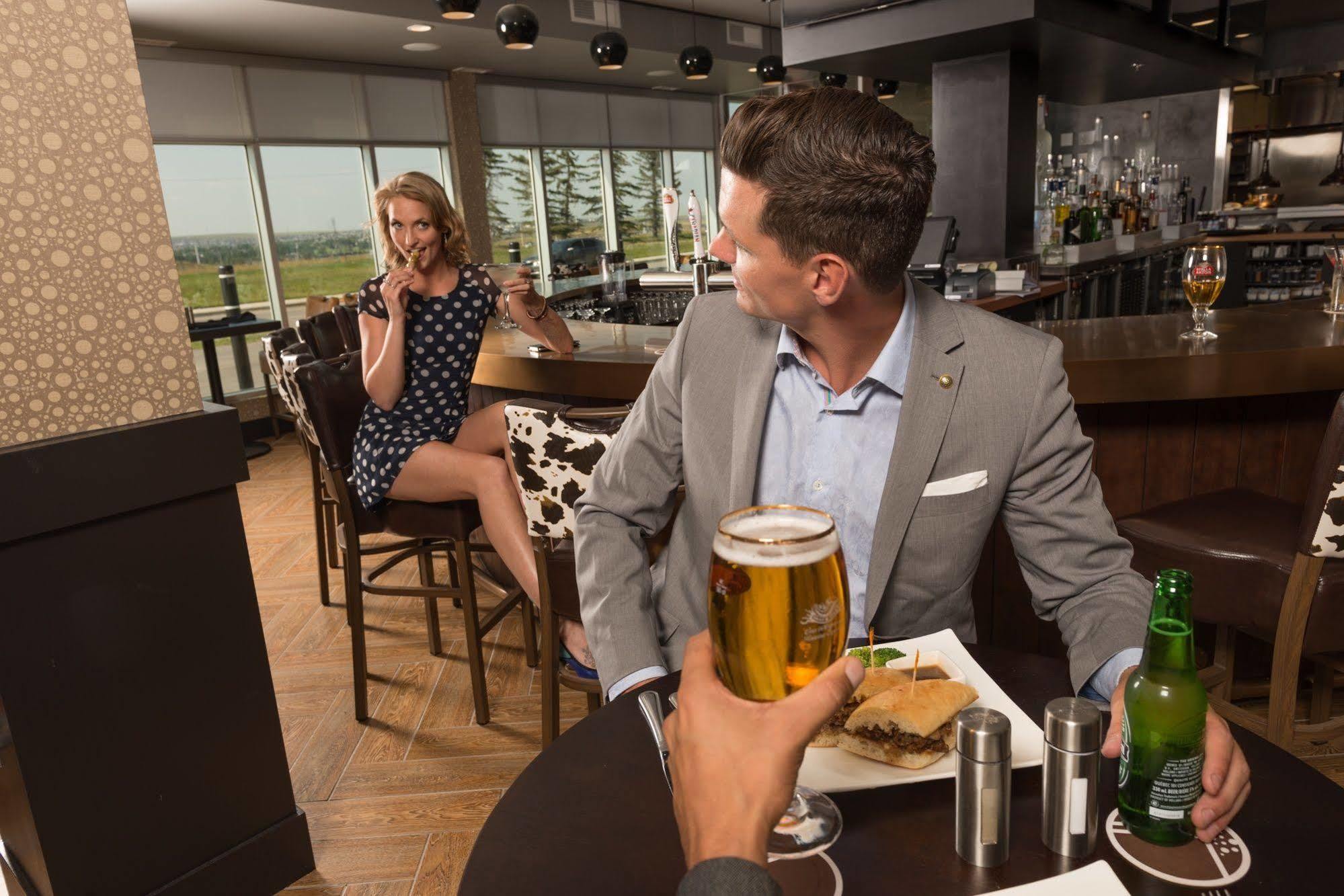 Hotel Applause Airport By Clique Calgary