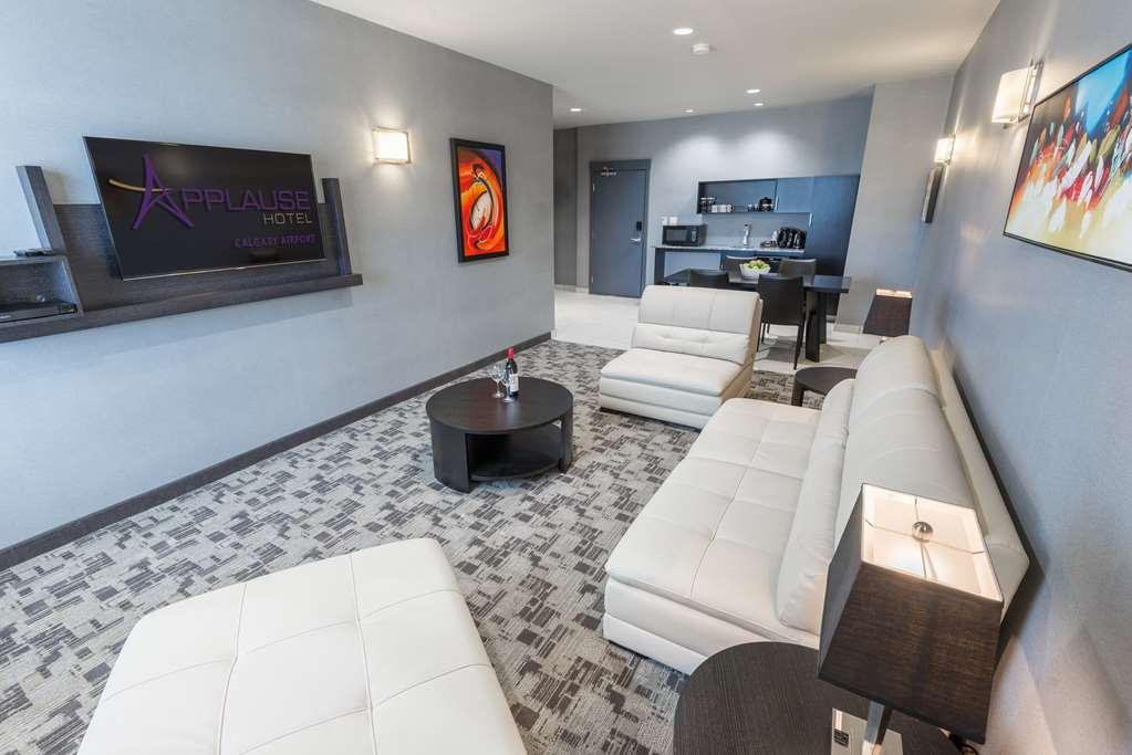 Hotel Applause Airport By Clique 4*