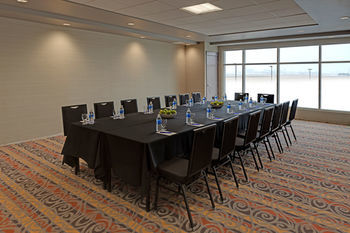 Applause Airport By Clique Hotel
